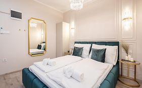 Kiraly 33 - Hidden Gem - Best Location By Bqa